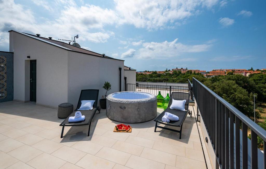 Apartments Villa Leonard - Modern Stay With Private Rooftop Jacuzzi & Sea Views, Barbariga, Vodnjan, Istria, Croatia Eksteriør billede